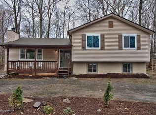 818 Trafalgar Rd, Tobyhanna, PA 18466