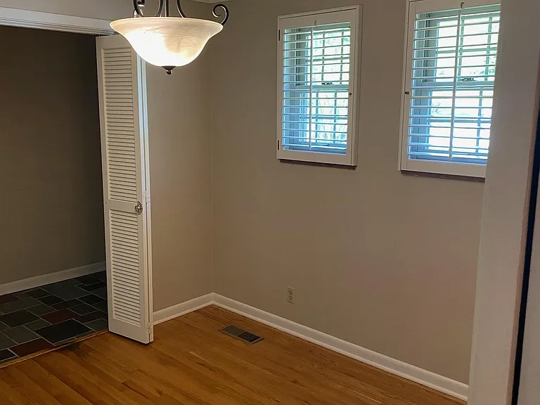 7528 Deane Hill Dr — Photo 6