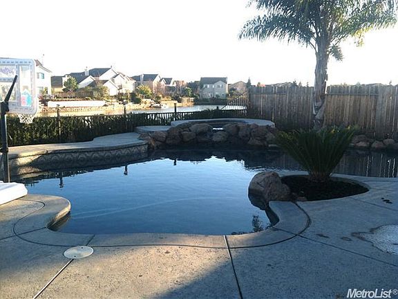 4th image of 40 Bluefeather Ct