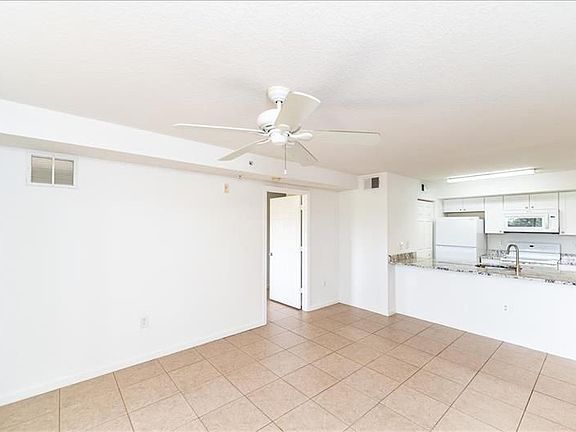 3rd image of 151 SW Palm Dr APT 106