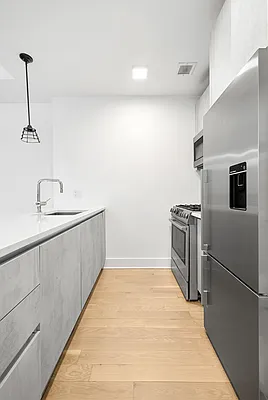 Rented by SERHANT. | media 4