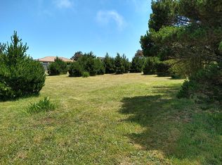 3995 Grant Pl, Bandon, OR 97411