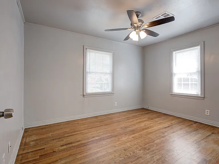 910 Garver St — Photo 28