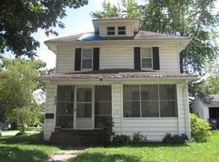 324 E Bradshaw St, Dixon, IL 61021