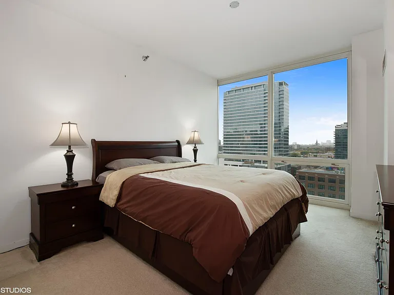 757 N Orleans St #1103 — Photo 8
