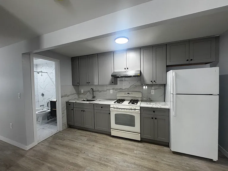 1605 W 8th St #2 — Photo 1