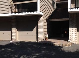 54 Hillside Ct #1104, Clinton, NJ 08809