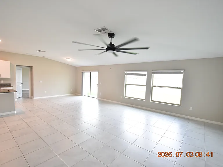 3507 N Maryland Ave — Photo 7