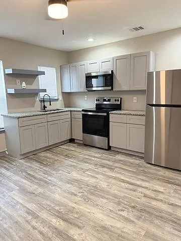 4346 Phlox St #B — Photo 5