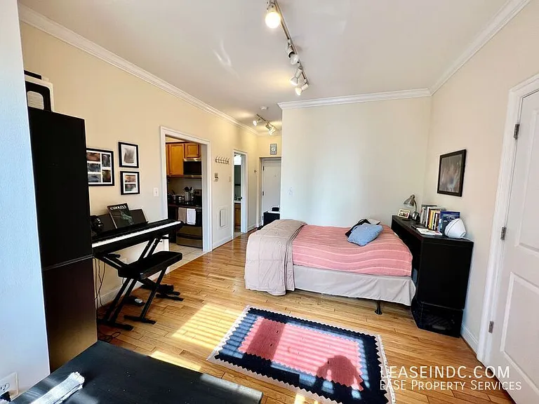 1901 16th St NW #204 — Photo 7