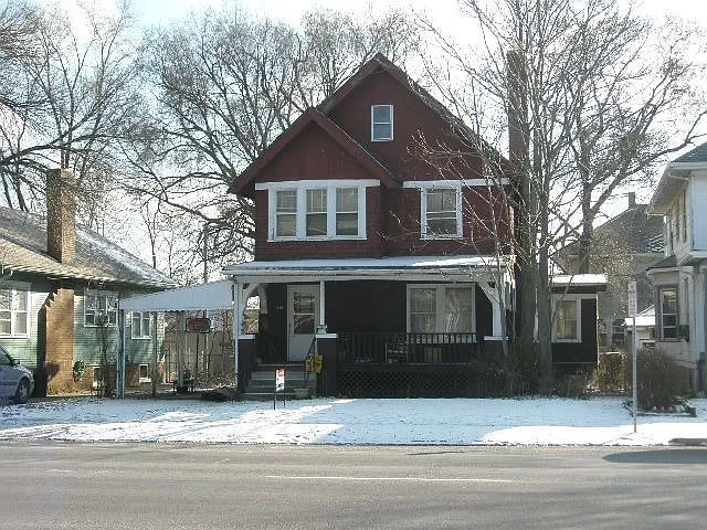 1204 NE Jefferson Ave photo 1