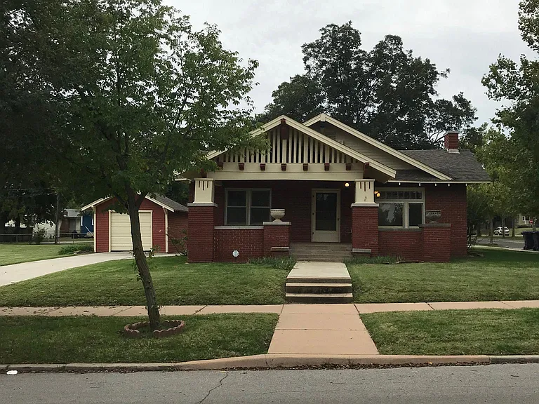 136 NW 20th St — Photo 1