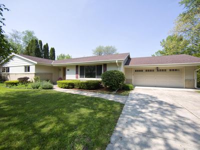 8680 North Point DRIVE, Fox Pt, WI, 53217