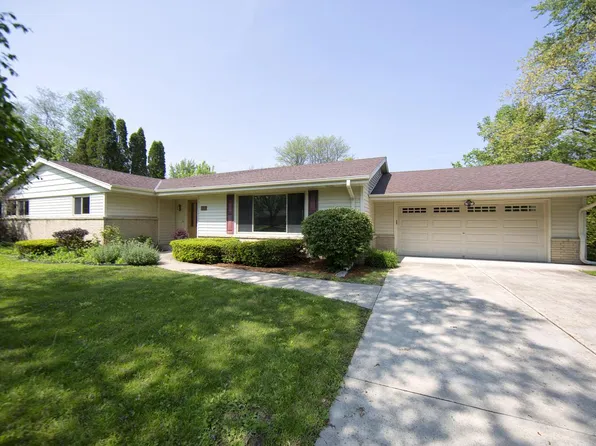 8680 North Point DRIVE, Fox Point, WI 53217