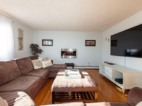 5th image of 23 Basswood Ave #1