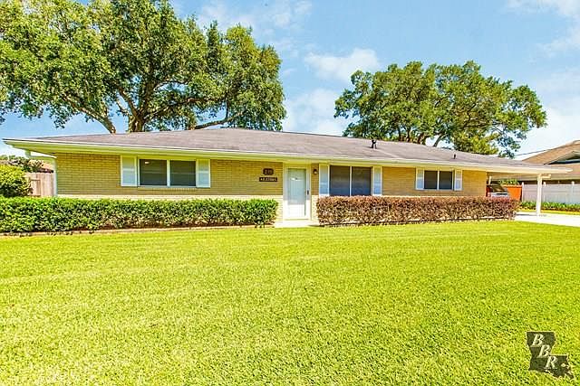 1st image of 210 Wildwood Dr