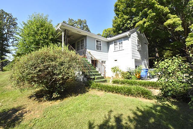 1st image of 3899 Fairfax Dr