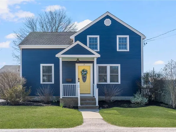 7 Loyola Ter, Newport, RI 02840
