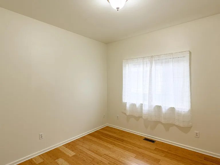 1631 NW Hickory Pl — Photo 14