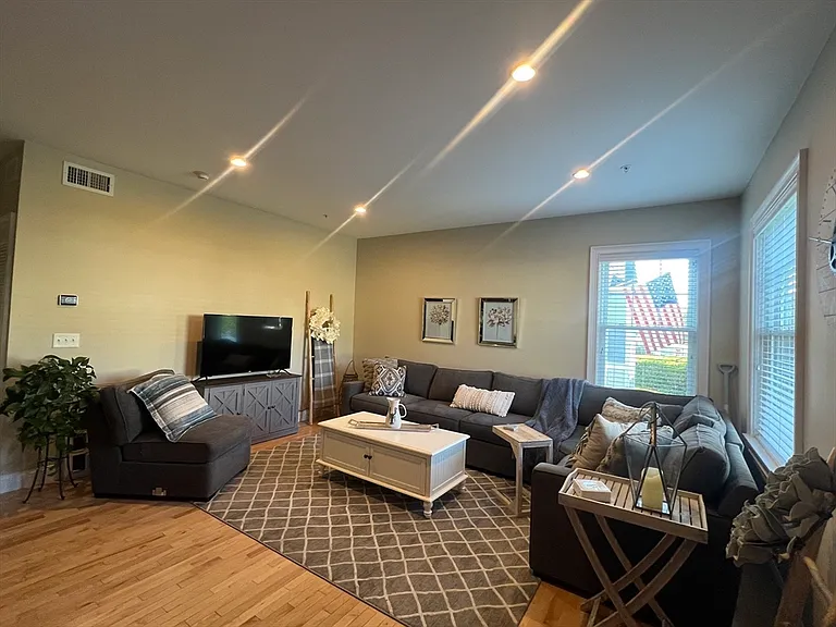 137 Court St #2 — Photo 3