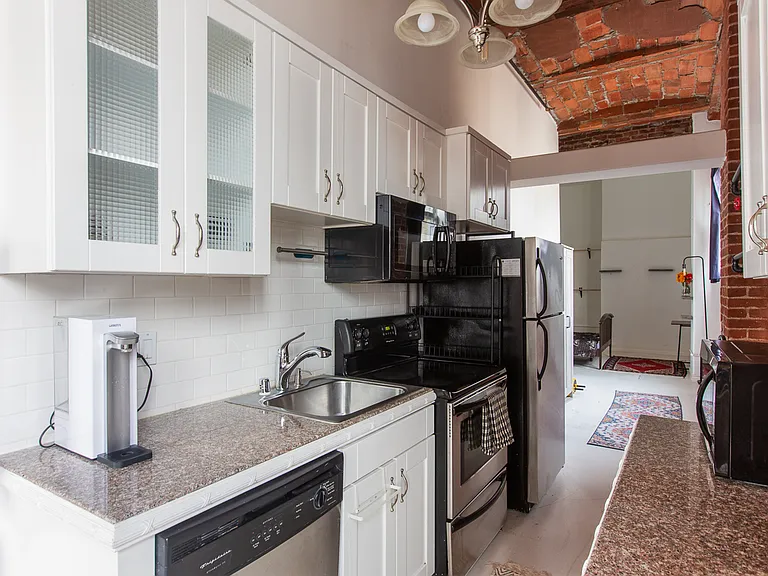 215 W 7th St #1301 — Photo 9