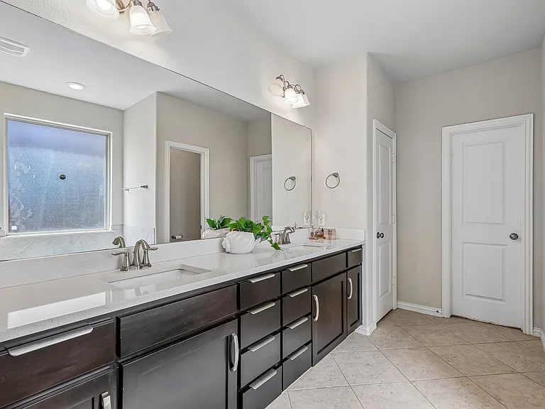 1828 Houghton Dr — Photo 16