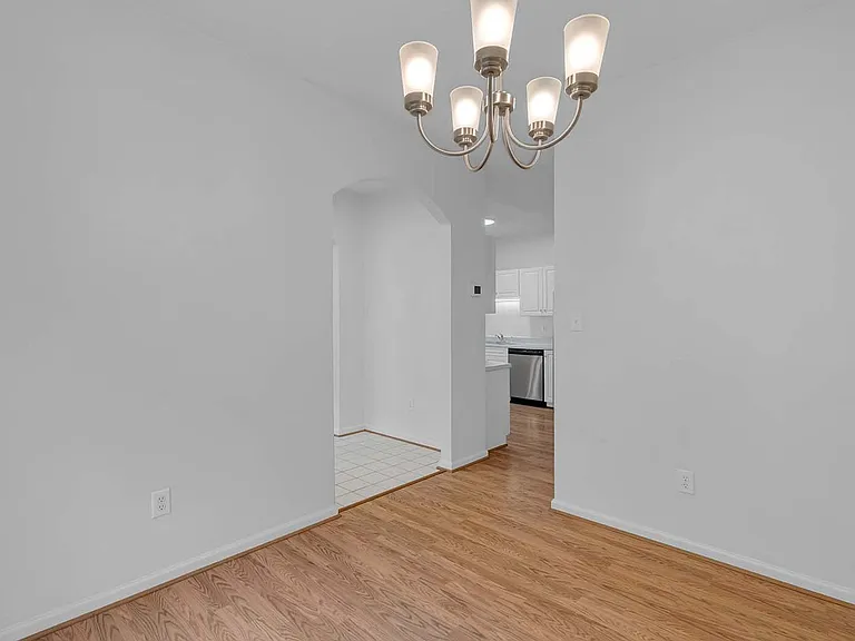 417 Belmont Cir — Photo 11