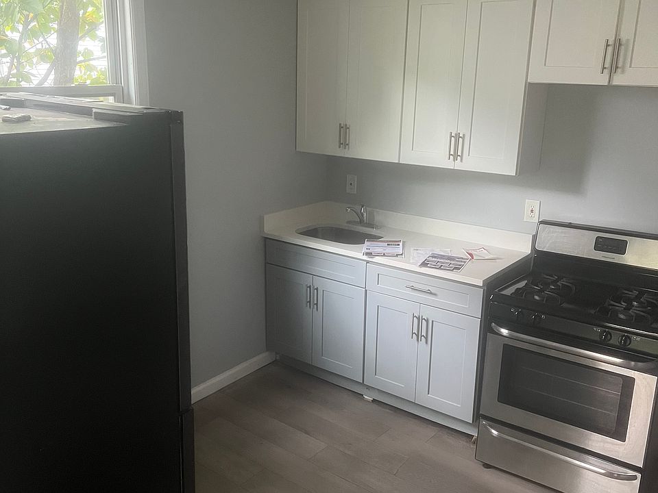 1st image of 216 Oakwood Pl #1