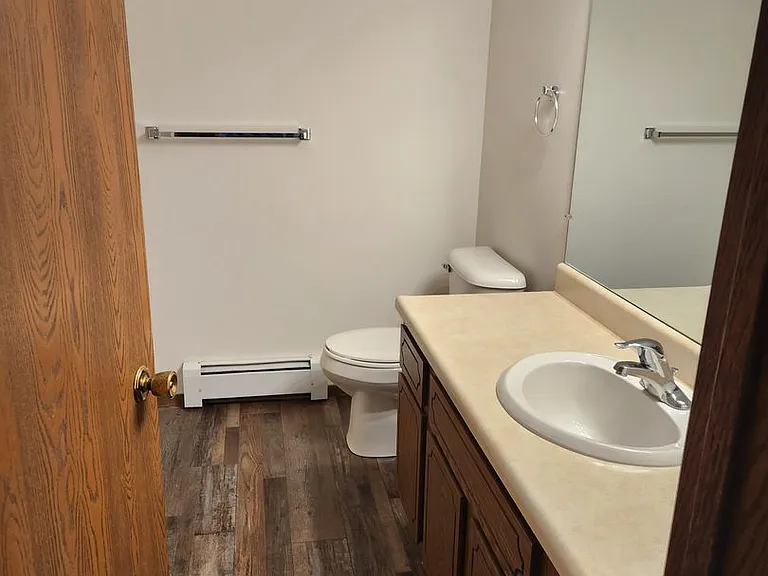 Pebble Creek Apartments — Photo 14