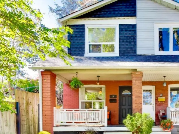 4 Bellhaven Rd, Toronto, ON M4L 3J5