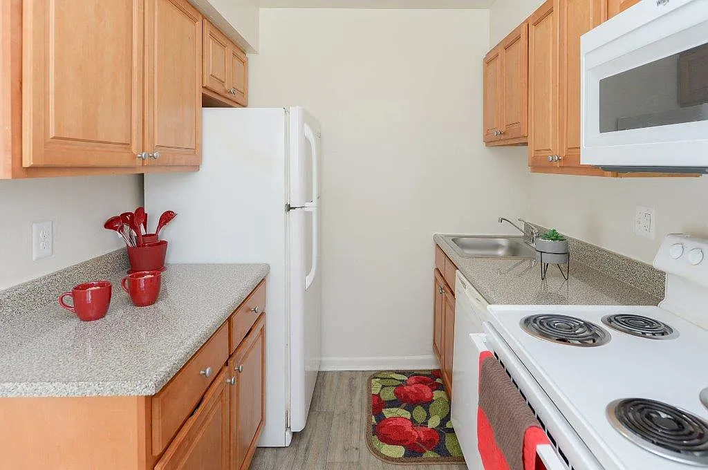 Warwick Terrace Apartment Homes — Photo 1