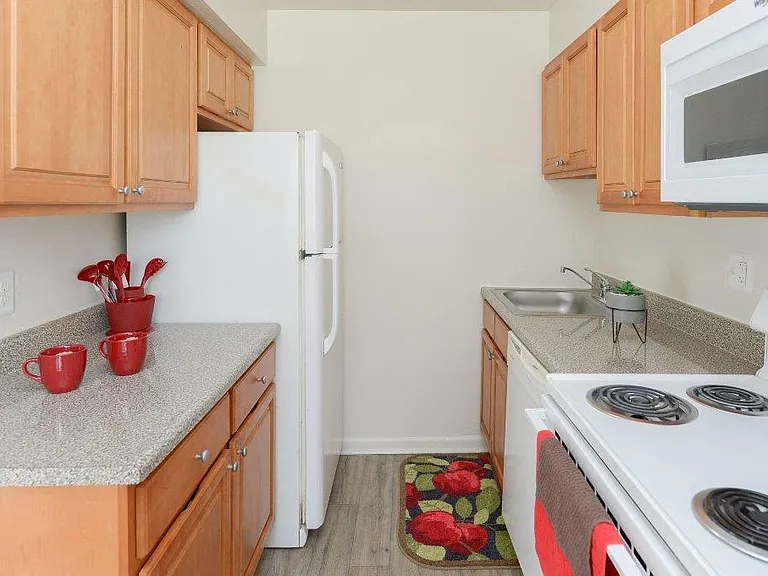Warwick Terrace Apartment Homes — Photo 1