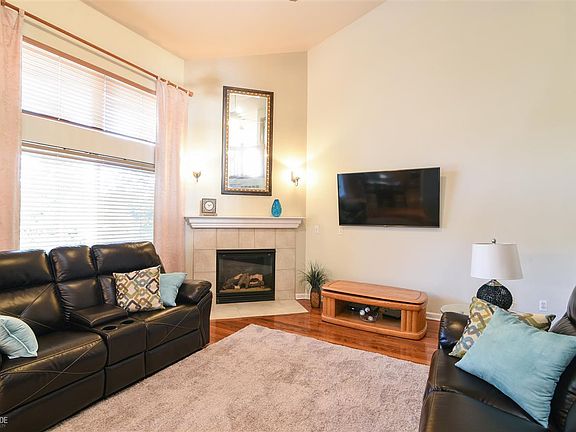 4th image of 32083 Oakcrest Dr