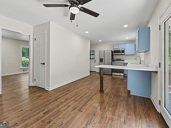 5th image of 2884 Ben Hill Rd