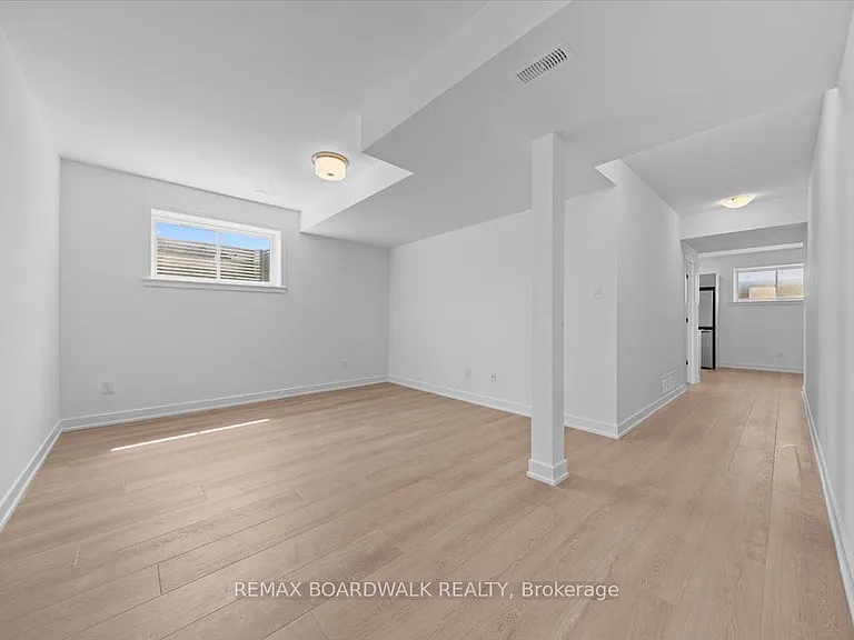 141 Shelleright St — Photo 4