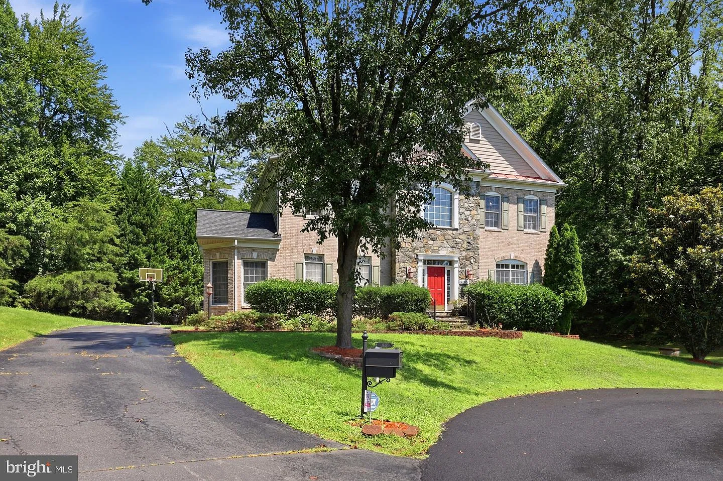 5 bed, 7.0 bath, 6777 sqft, $5,900 — Photo 3