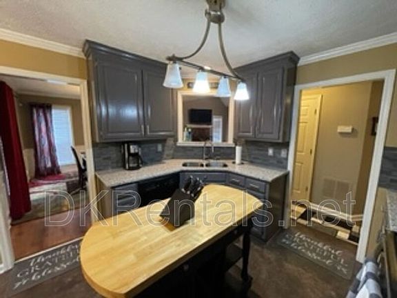 3rd image of 35 Whitney Ct