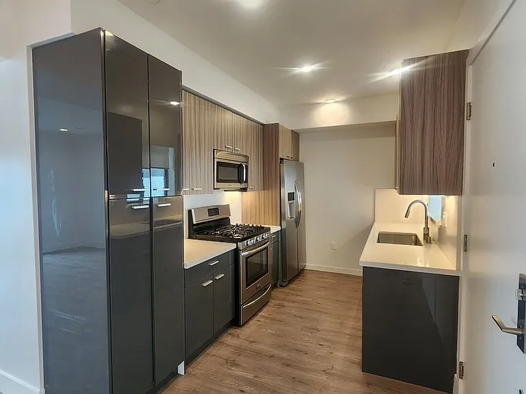 4227 McLaughlin Ave #303 — Photo 4