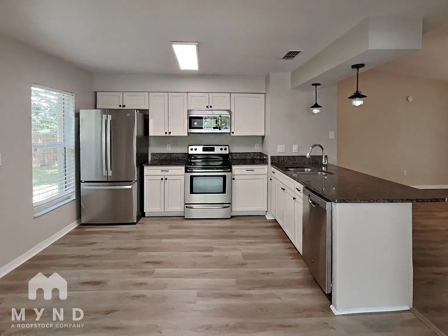 3 bed, 2.0 bath, 1328 sqft, $2,265 — Photo 2