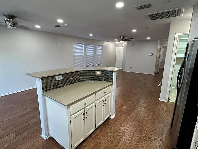 113 Park Ln E — Photo 5