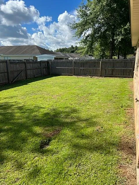 3 bed, 2.0 bath, 1700 sqft, $2,100 — Photo 2