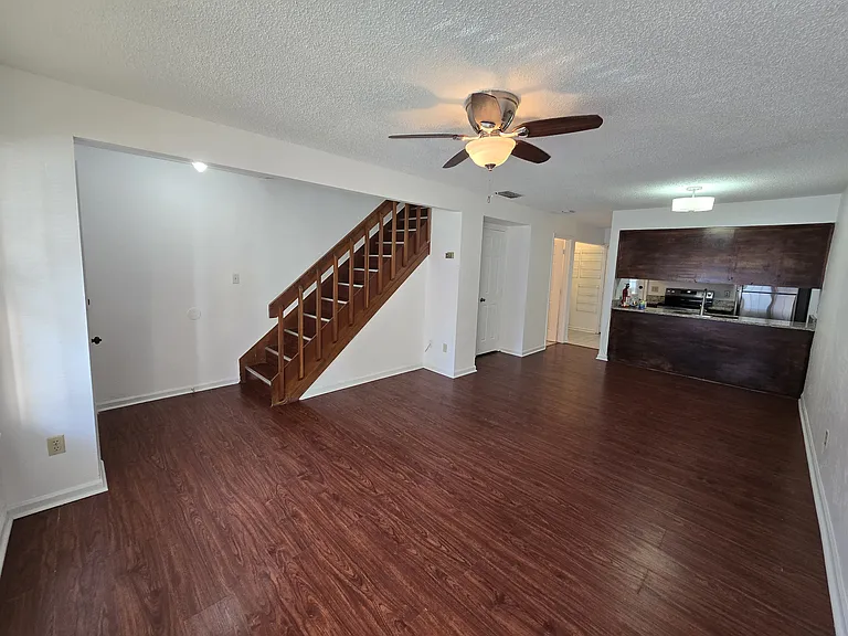 2218 Timberwood Cir N — Photo 9