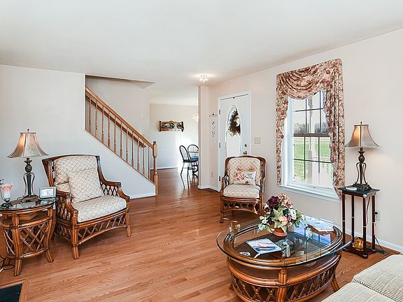5th image of 176 Holly Vista Dr