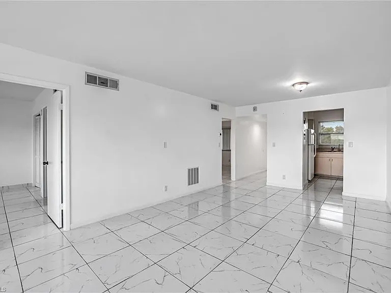 1000 Manatee Rd #A306 — Photo 4