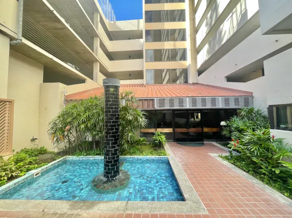 555 Hahaione St #1E-1, Honolulu, HI 96825