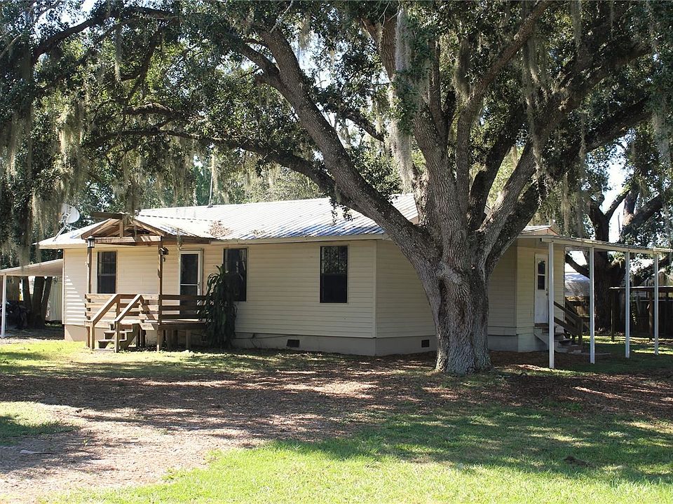 1st image of 220 Pine Dr