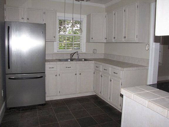 Updated kitchen, with stainless appliances