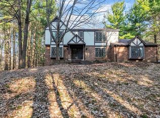 11739 Fontanelle Ln, Brighton, MI 48114