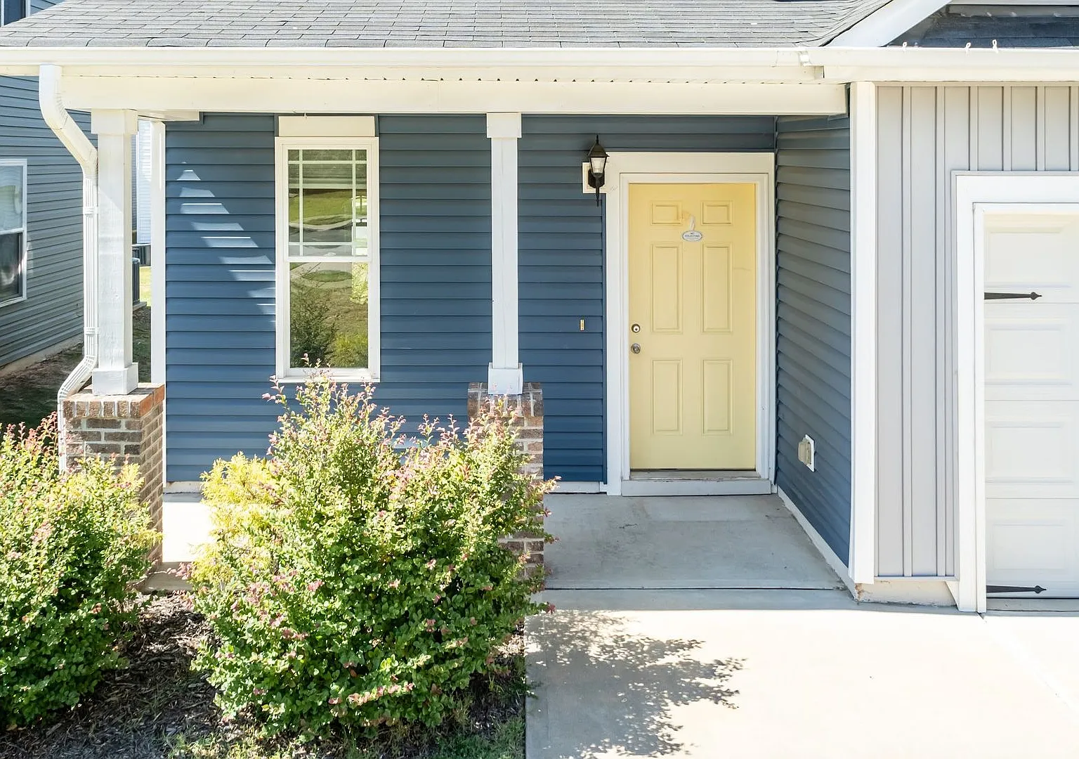 Three Bedroom Home in Growing Community! — Photo 3