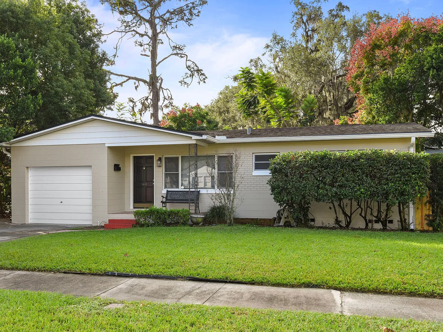 2 bed, 1.5 bath, 1092 sqft, $2,500 — Photo 2